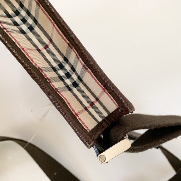 - 🥰Pretty🥰BURBERRY BEIGE CROSSBODY - Picture 13 of 16